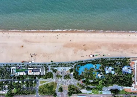 海口市整治修复海湾、滨海湿地，构筑绿色长廊，海域生态环境得到显著改善——“蓝色海湾” 实现“滩净湾美”